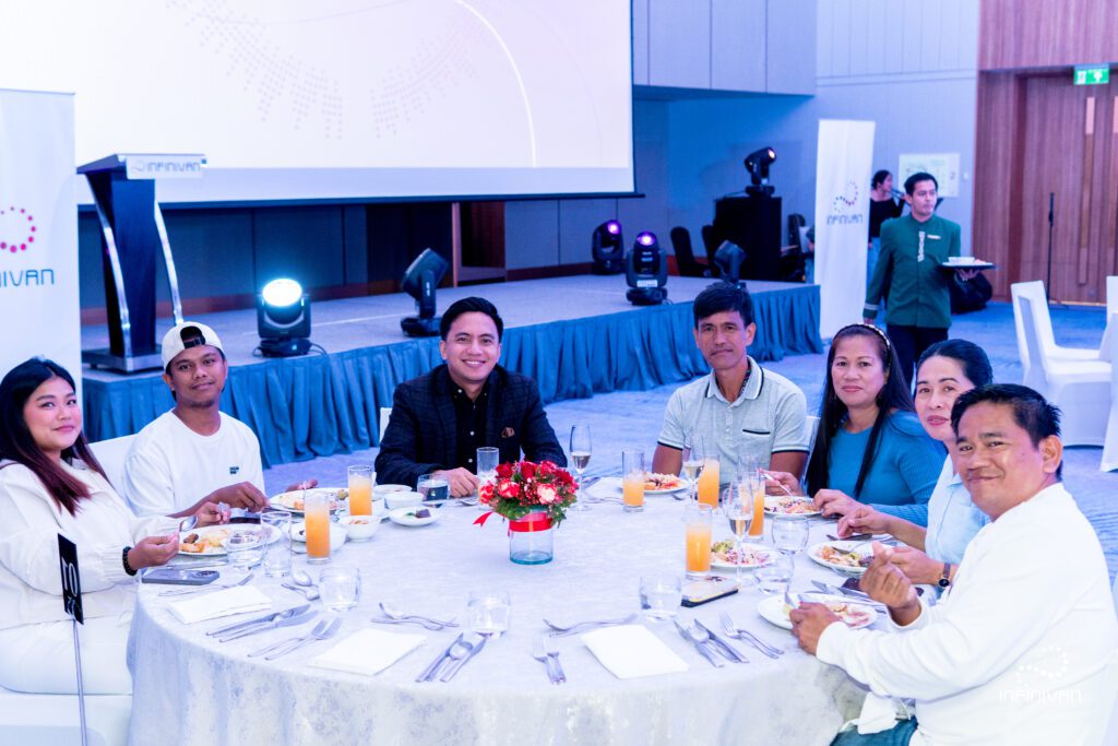 INFINIVAN_THANKSGIVING-112