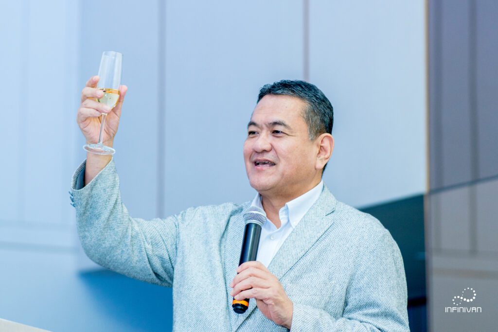 INFINIVAN_THANKSGIVING-79